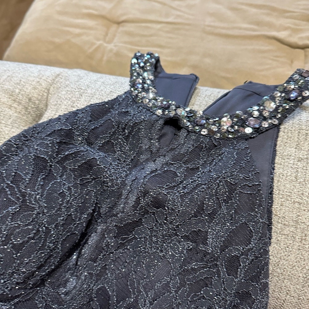 Formal dress - Picture 4 of 6